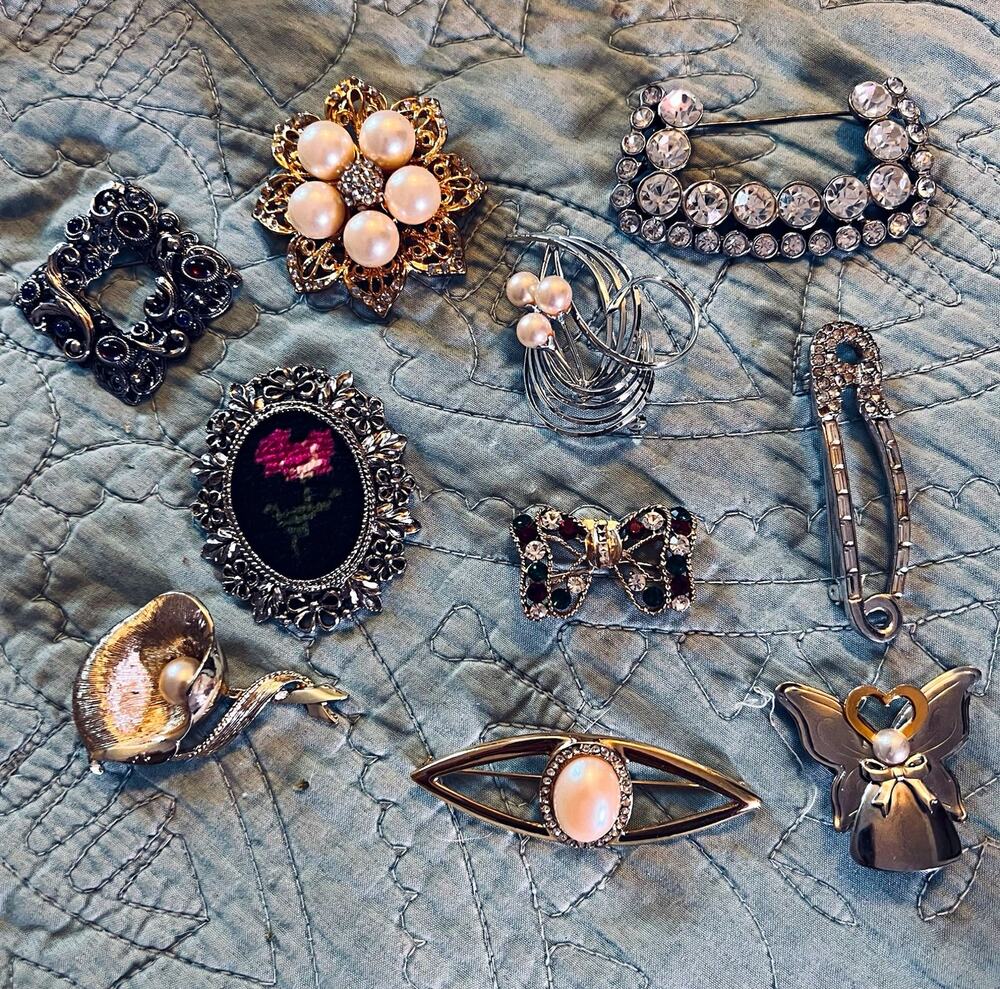 10 pc Mixed Lot Vintage Brooches & Pins Silver Gold Tone Metal Rhinestone Faux